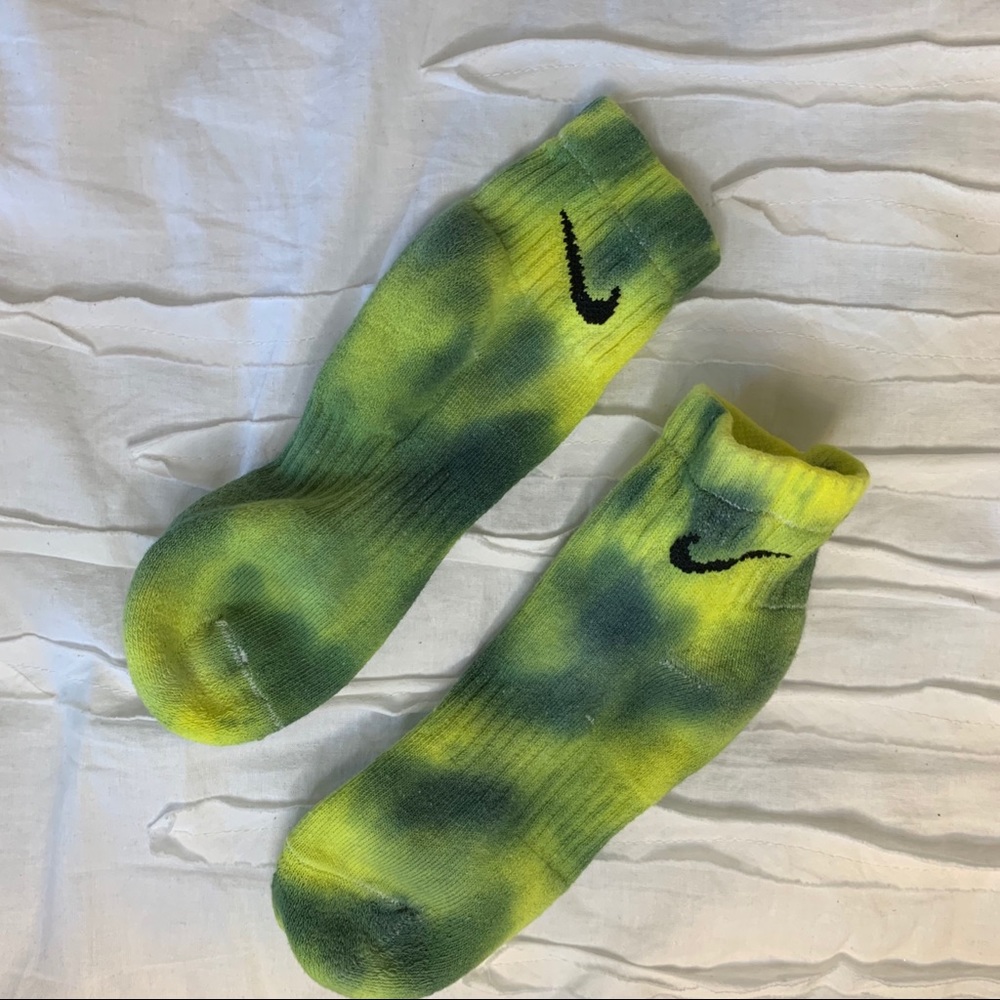 NIKE yellow and black hand dyed ankle socks NEW - Picture 1 of 3